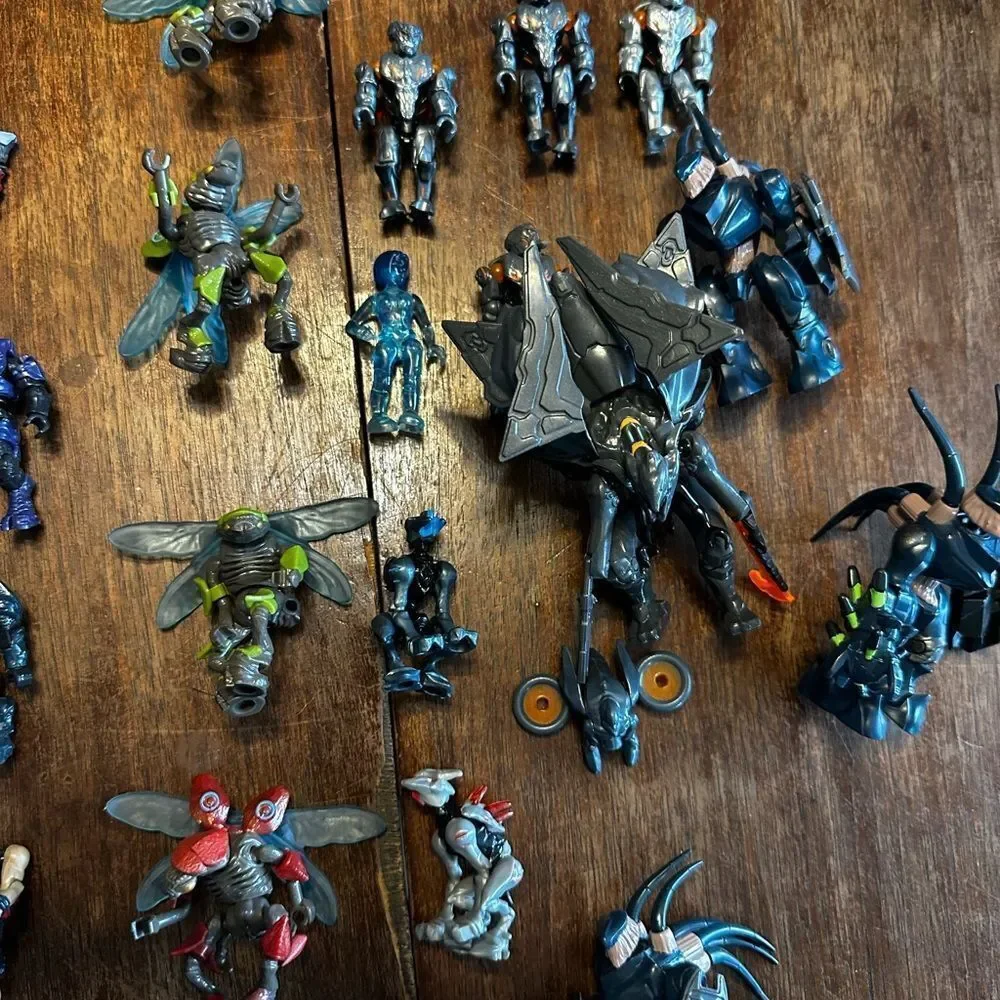 Lot of 10 Mega Bloks Halo mini-figures -RANDOM